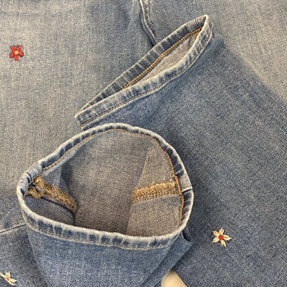 Gap Girlfriend Jeans Womens 31 Embroidered Flowers Straight Leg Mid Rise Boho - Picture 7 of 8